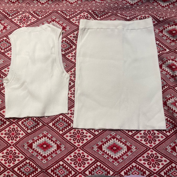 EUC Aritzia Reso sweater and matching skirt in birch, XS - Picture 3 of 5